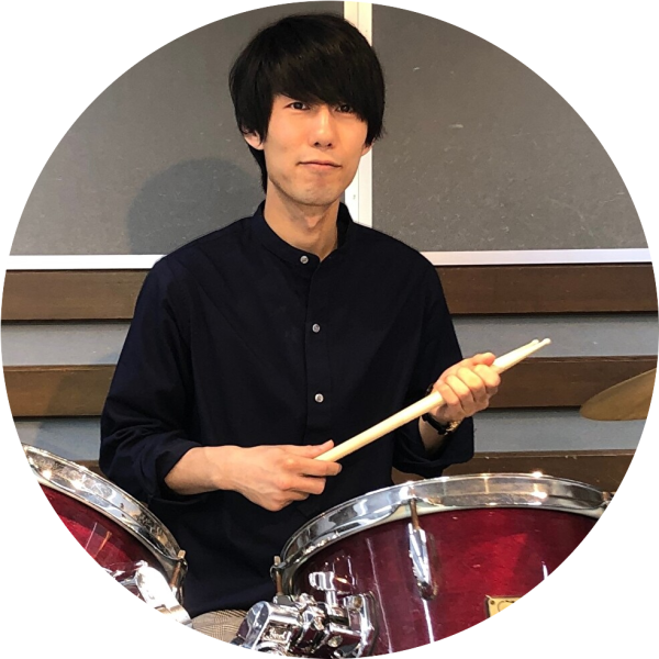 ドラム・キッズドラム科講師<br />
中川　淳一