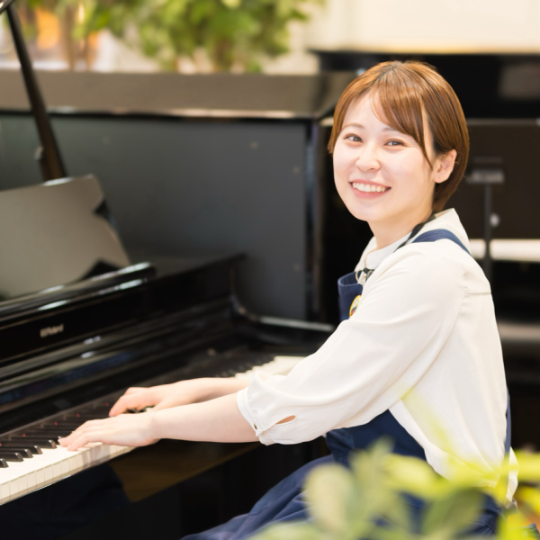 ピアノ上級アドバイザー<br />
髙橋奏子(たかはしかなこ)<br />
<br />
みなさんこんにちは！<br />
私は5歳から20歳までピアノのレッスンに通っていました。<br />
ショパンの英雄ポロネーズや、シューマンの飛翔などを弾きます♪<br />
私が責任を持って、皆さまにピッタリな1台をご案内いたします！