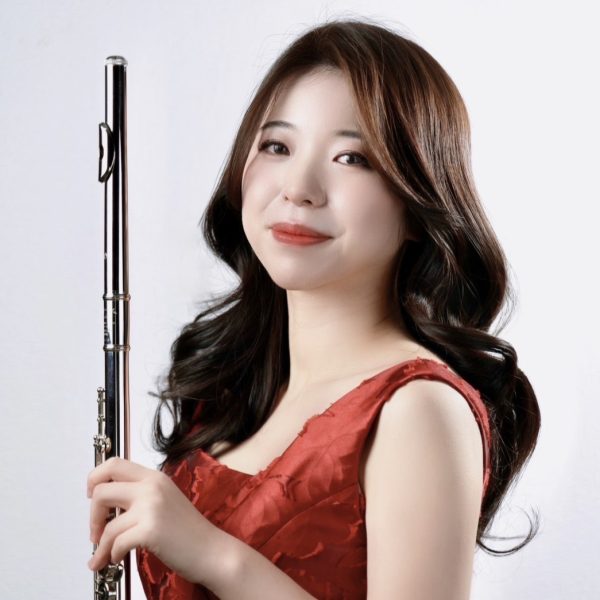 仙台 歩夢(せんだい あゆむ)<br />
フルート・オカリナインストラクター<br />
<br />
【担当曜日】<br />
月・火・水・土・日<br />
【開講時間】<br />
月・火・水　13:00~21:00 <br />
土・日・祝　10:30~18:30<br />
【レッスン場所】<br />
店内S5、対面レッスンとオンラインレッスンの併用も可能です。