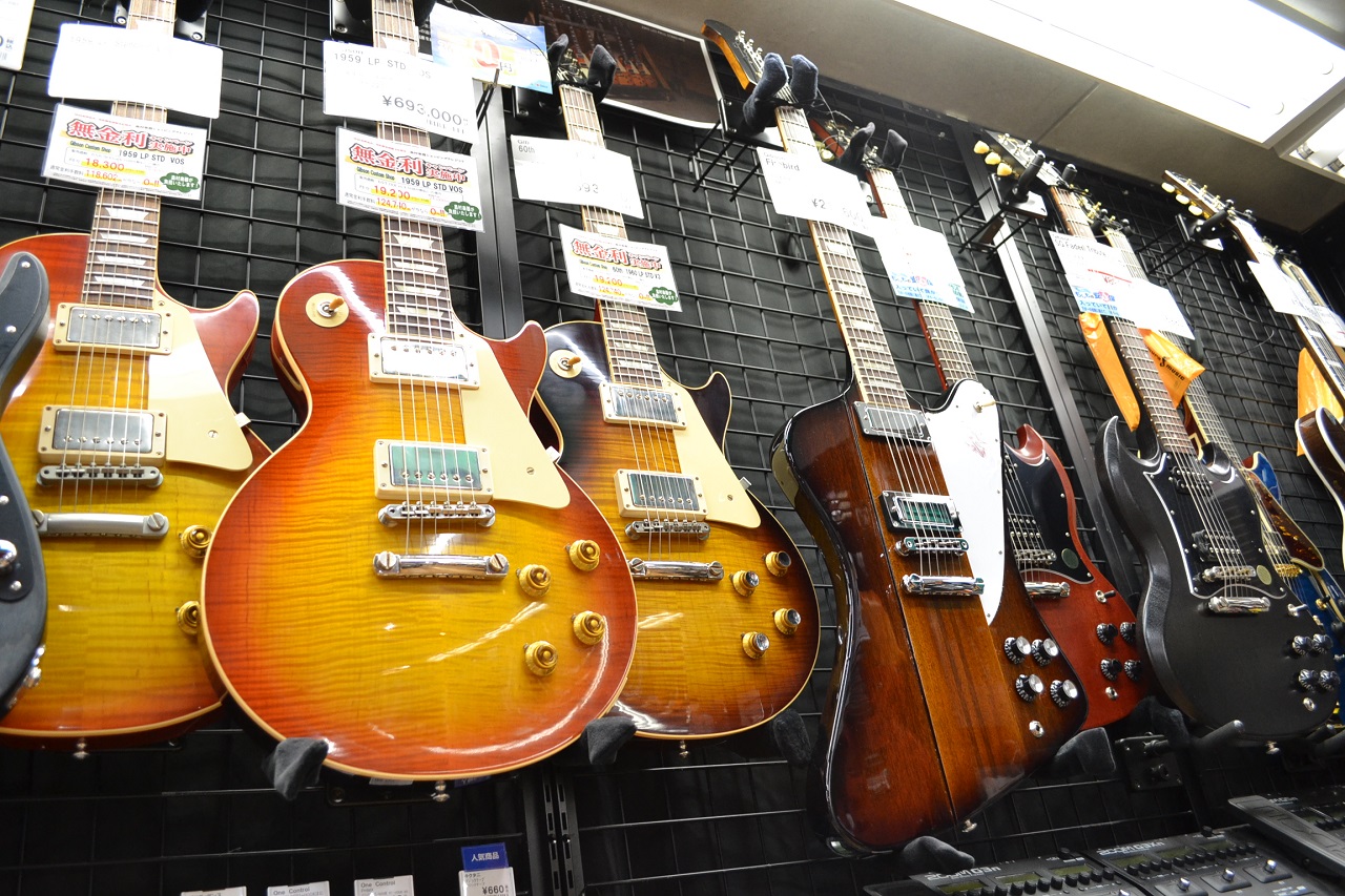 こんにちは、ギター担当の廣田です。今回は店頭に並んでいるGibsonのラインナップ紹介です！最上級モデルのカスタムショップシリーズからお買い得なモデルまで取り揃えております。気に入ったのがあればお問い合わせくださいね。 *1959 Les Paul Standard Washed Cherry Su […]