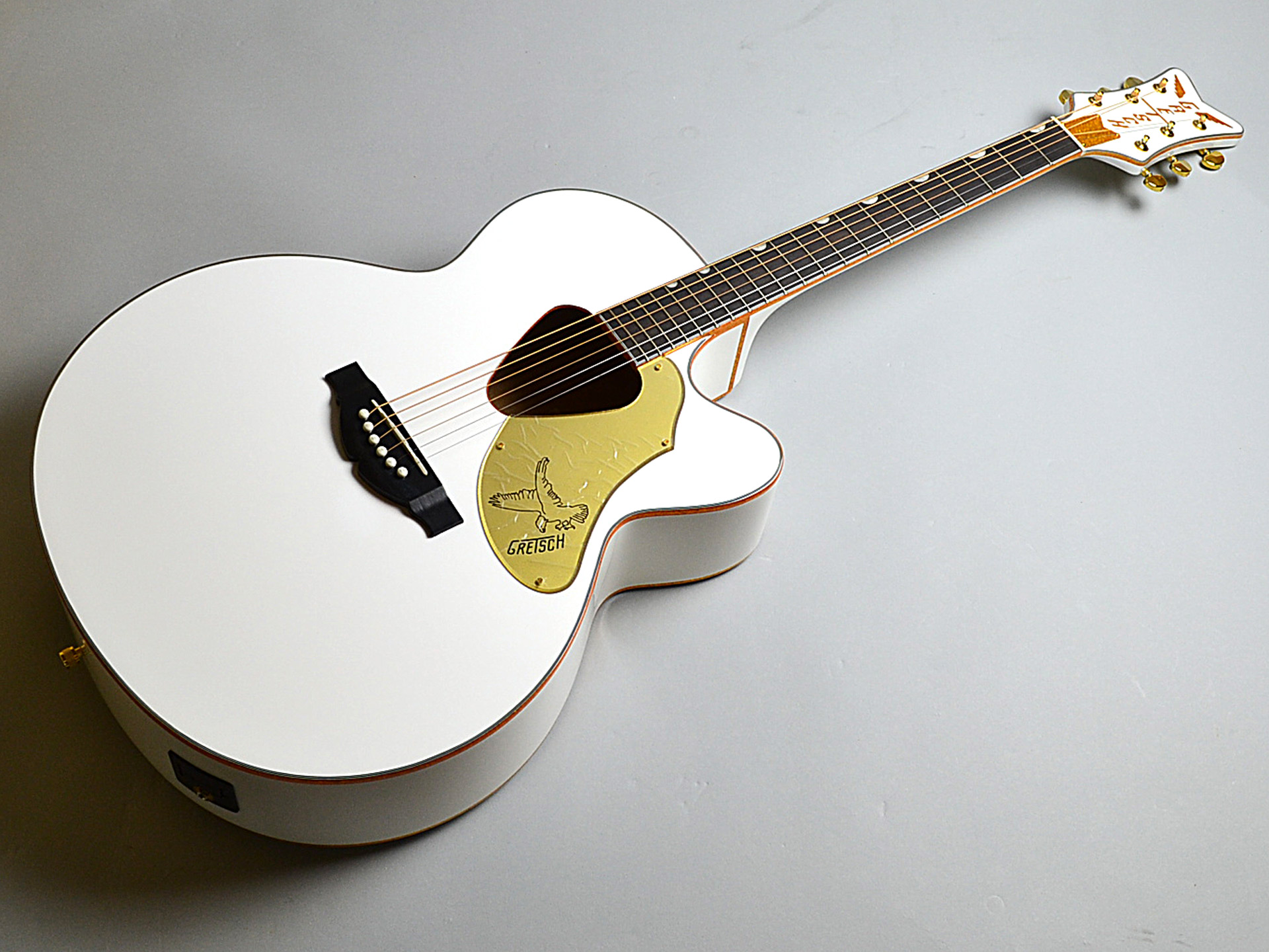 【アコギ新入荷情報】”白いアコースティックギター”が2本入荷いたしました！