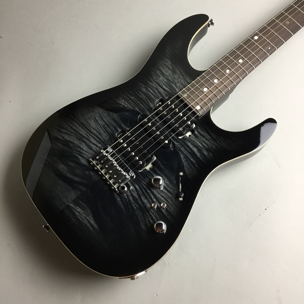 長野県塩尻市で純国産、日本製のハイエンドカスタムギターを製作する『T'sGuitars』が手掛けたショップオーダー品の『DST-Pro24 Custom』が入荷しました！抜群の弾き心地はもちろんのこと見た目の美しさも兼ね備えた逸品です！是非、店頭でご覧頂き触ってみてくださいね！ *DST-Pro24 […]