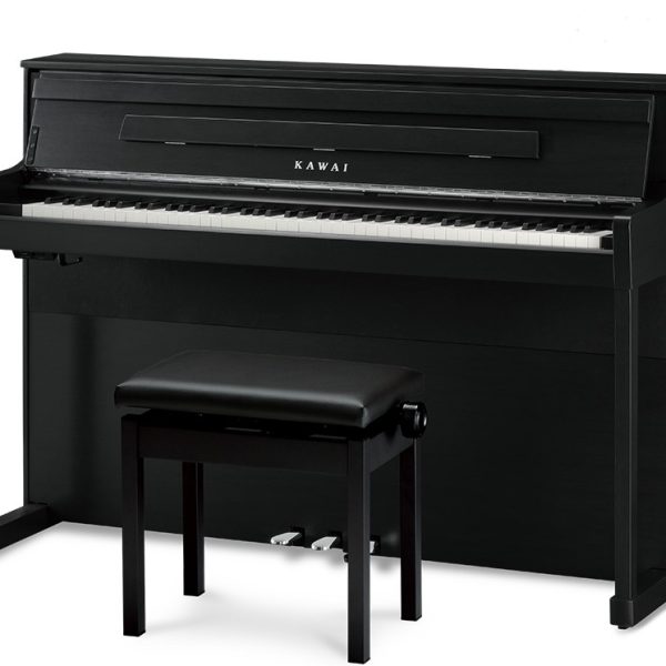 《SCA901》<br />
KAWAI×島村楽器コラボレーションモデル。大面積の”響板”そのものを振動させて伸びやかな響きを生む「TWIN DRIVE響板スピーカー」搭載。表現力の幅が広いSK-EXレンダリング音源採用。グランドピアノと同じタッチ感の鍵盤を採用。<br />
<br />
【5/6まで　電子ピアノ用マットプレゼント！】<br />
<br />
￥418,000(税込)
