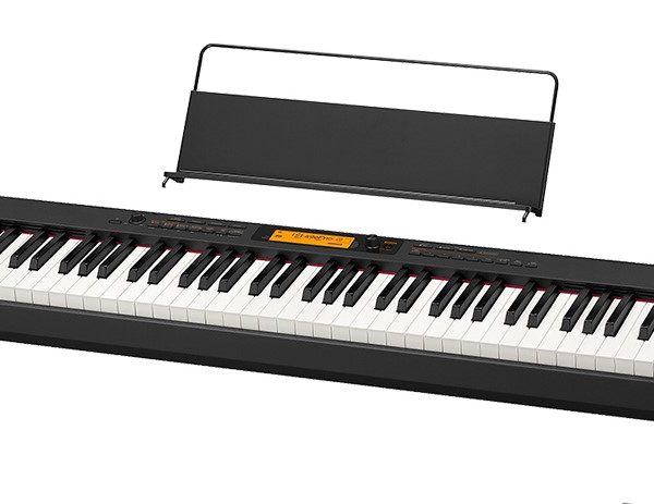 《CDP-S300》<br />
CASIOコンパクト電子ピアCDPシリーズ上位モデル、島村楽器限定モデルとなっています。700種類の音色数、152曲の内蔵曲、200種類のリズムパターンを収録。楽しみながらピアノを練習できる仕様となっています。Bluetooth機能搭載でお好きな曲を電子ピアノをスピーカーとし再生することが可能です。<br />
<br />
【5/6まで　ヘッドホンプレゼント！】<br />
<br />
￥54,780(税込)