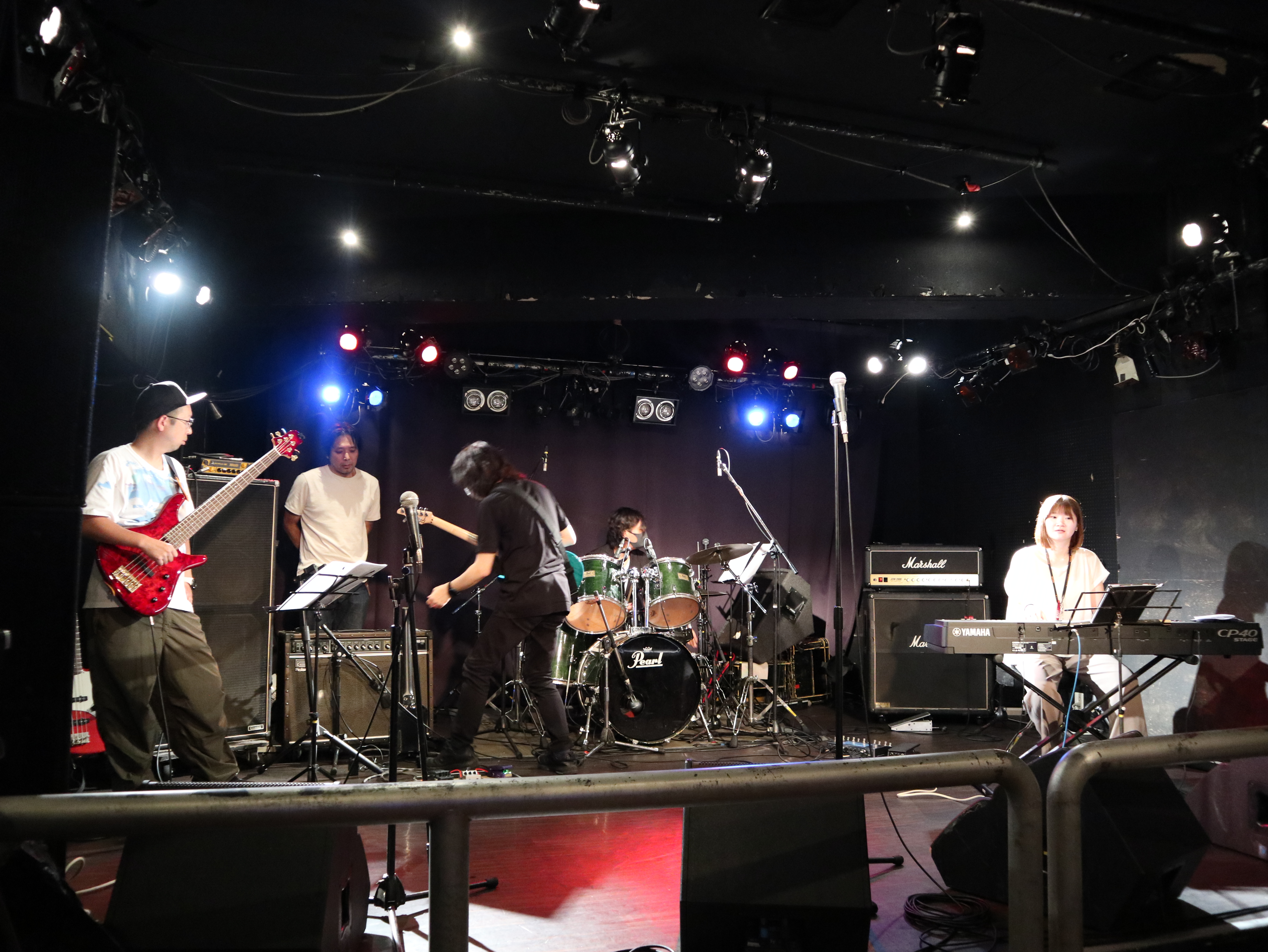 皆さんこんにちは！音楽教室担当の山岸です。9/16（月・祝）に開催した音楽教室発表会「スクールライブ 2024」の模様をレポートさせていただきます！会場はプロのバンドも出演すると長野で大人気のライブハウス『LIVE HOUSE J』です! 今回はドラム教室、ギター教室、そしてピアノサロンから総勢24 […]