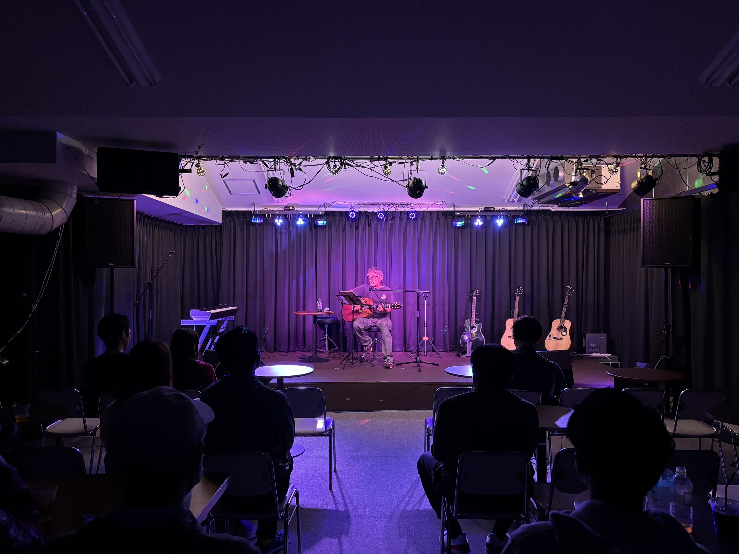2024.10.26に開催した、「アコースティックライブ in two-five」の模様をお送りします。 会場は、今年の5月に ケリーサイモン超絶ギターセミナー を開催した、長野店近くのホテルナガノアベニュー様地下にある多目的イベントホール two-five さんで行いました。 今回はライブが初めて […]