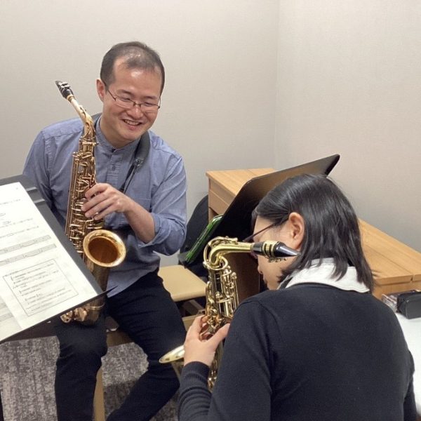 【サックスサロン】<br />
【デジタル管楽器サロン】<br />
【ソルフェージュサロン】<br />
インストラクター：村田 淳一（むらた じゅんいち）<br />
<br />
〈開講曜日〉<br />
月・火・水・土・日