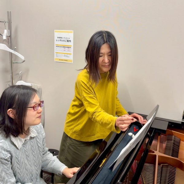 ポピュラーピアノ教室<br />
講師　　　：　田中 恵<br />
開講曜日　：　木曜日<br />
映画音楽やJ-POP、洋楽、演歌、クラシックまで、お好きな曲をマスターしてみませんか？<br />
小さなお子様から大人の方まで幅広くレッスンしています。