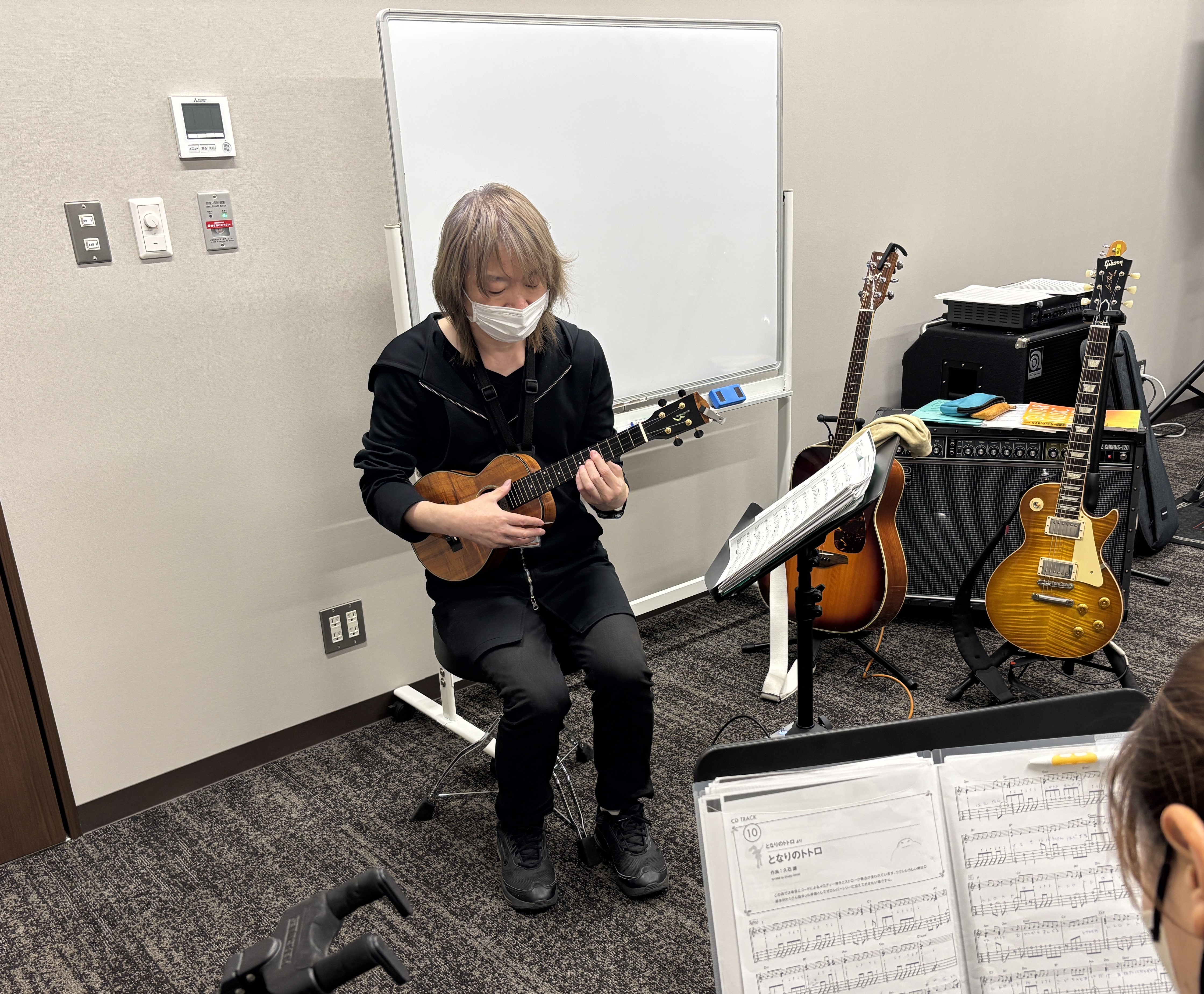 CONTENTSウクレレ教室について担当講師紹介体験レッスン受付中！お問い合わせウクレレ教室について 個人でじっくり、グループでにぎやかに ウクレレ教室は先生とマンツーマンでレッスンを行う「個人レッスン」と、最大4名までが一緒にレッスンを受講する「グループレッスン」を行っています。 個人レッスンは月 […]