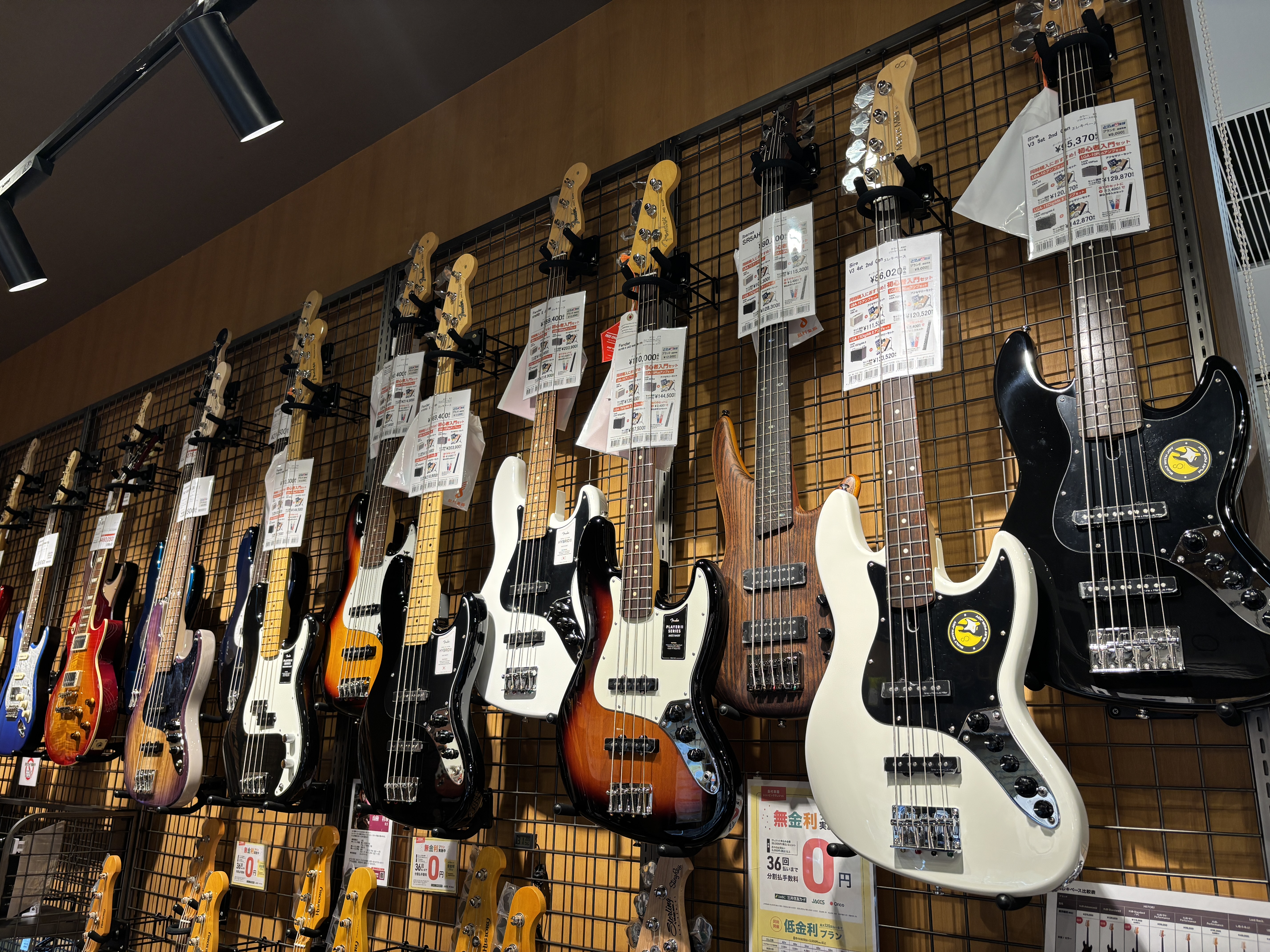 CONTENTSエレキベース、始めませんか？色んなタイプのベースを知ろう！必要アイテムを揃えよう！必要なアイテムを網羅したアクセサリーセットがおすすめです！須坂店展示中！初心者にオススメのベースはこちら！初心者でも挫折しないサポート動画サービス「ギターセンパイ」で継続！エレキベース、始めませんか？  [&hellip;]