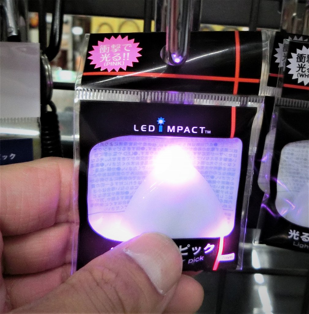 新発売!光るギターピック入荷しました!