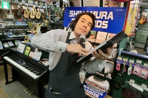 スタッフ写真 ギター・ドラム・デジタルアドバイザー 服部