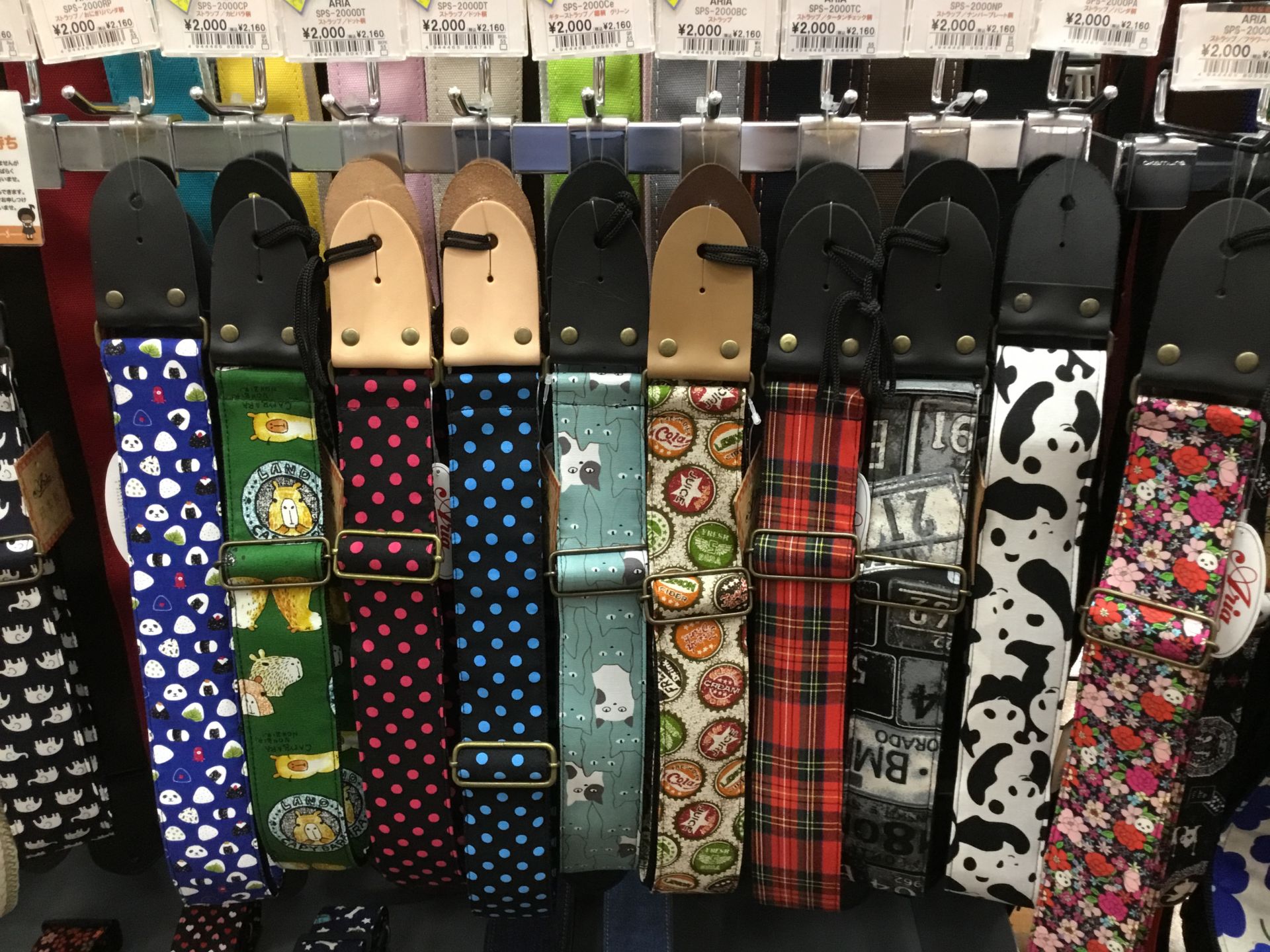 ギタリスト、ベーシストのオシャレはストラップから!!