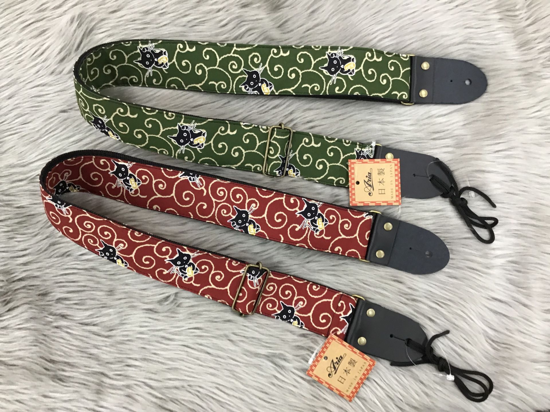 ギタリスト、ベーシストのオシャレはストラップから!!