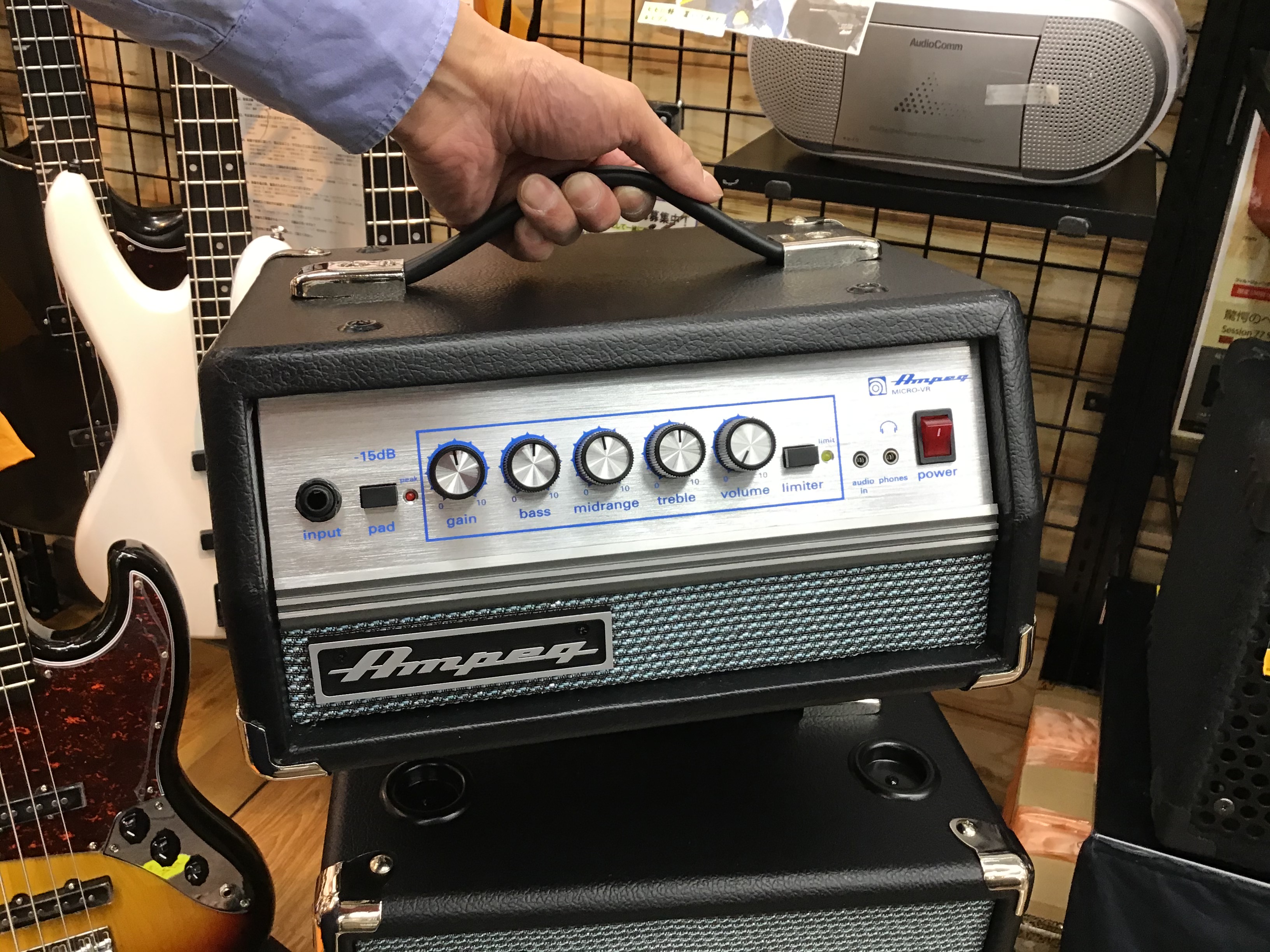 Ampeg(アンペグ)の小型アンプヘッド&キャビネットが長岡店にやって