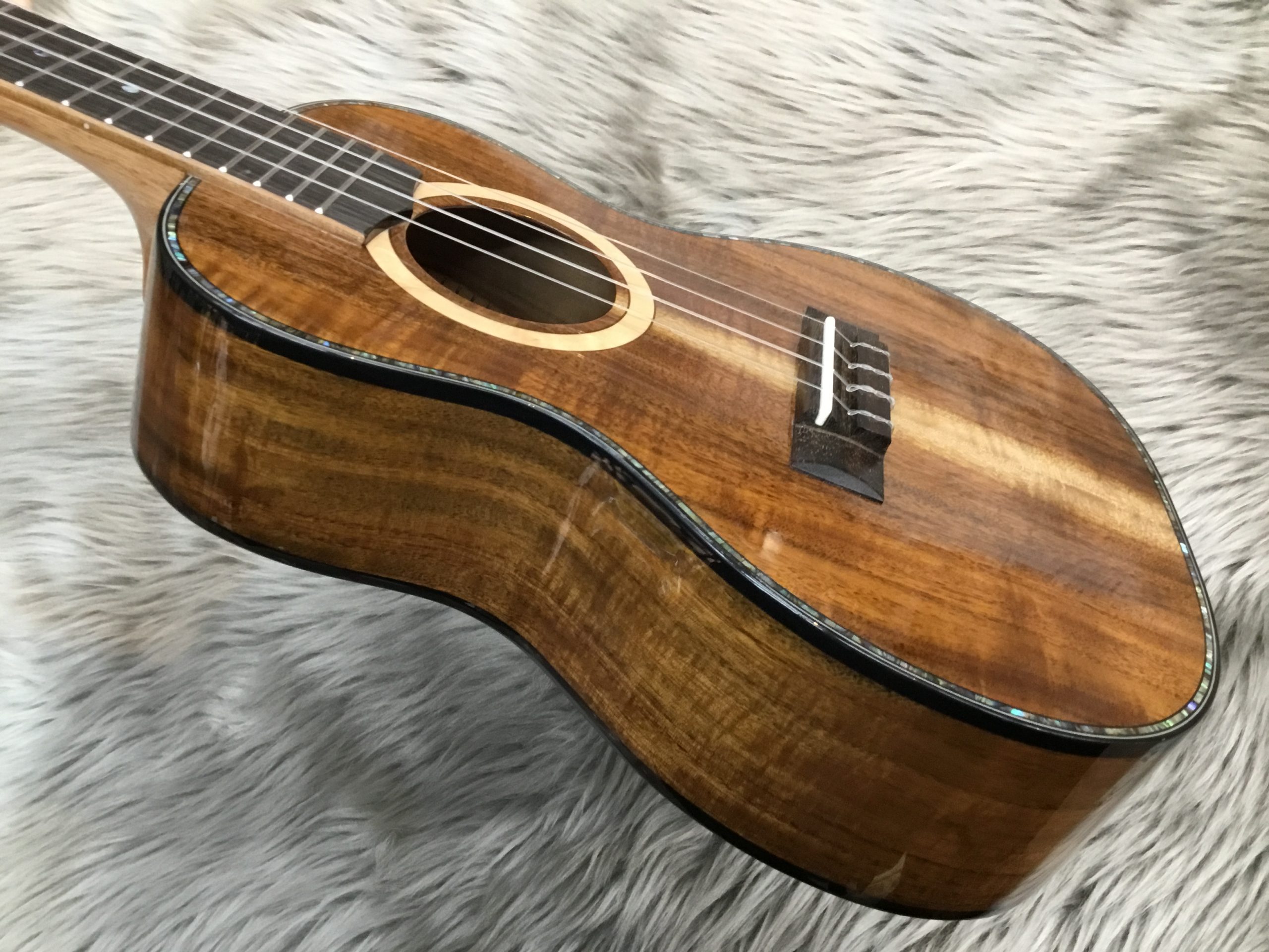 Uma Ukuleleの『UK-30SC EVO』をご紹介します。