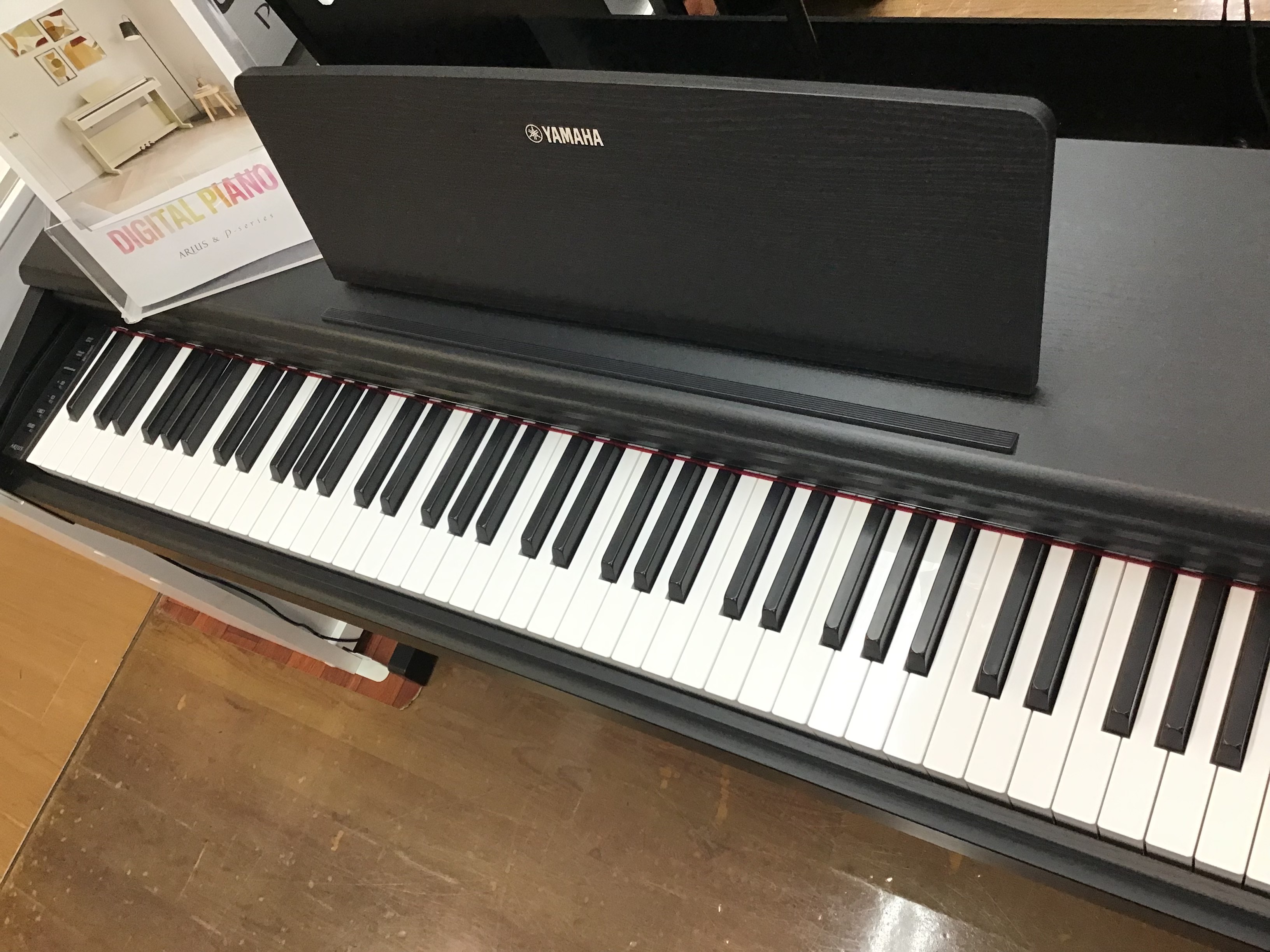 高品位なピアノ性能の入門者向け電子ピアノ YAMAHAの新製品YDP-145ブラックウッド調が長岡店に入荷しました! 特徴 コンサートグランドピアノ「CFX」からサンプリングした音源の改良により、繊細さと力強さを併せもつ彩豊かな音色変化を実現 ヤマハの最高峰コンサートグランドピアノ「CFX」からサン […]