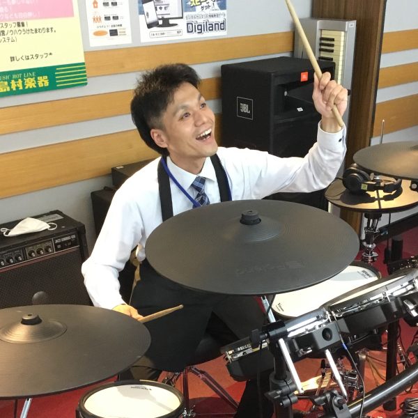 平山(ひらやま)<br />
自己流でやってきましたが、その経験を活かしてアドバイスができたらと思います！<br />
ドラムってたのしぃ～♪