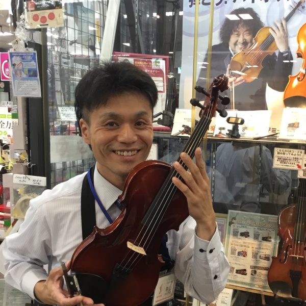 平山(ひらやま)<br />
歴史の古い弦楽器の構造の奥深さに魅了されました！