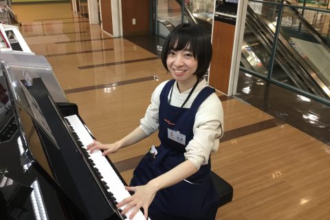 安達(あだち)<br />
<br />
お客様にぴったりのピアノをご紹介致します<br />
<br />
