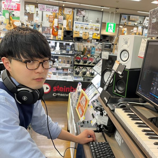 高野(たかの)<br />
DTM・作曲を専攻していました！<br />
自分で楽曲を作るという夢を<br />
全力でサポートいたします！