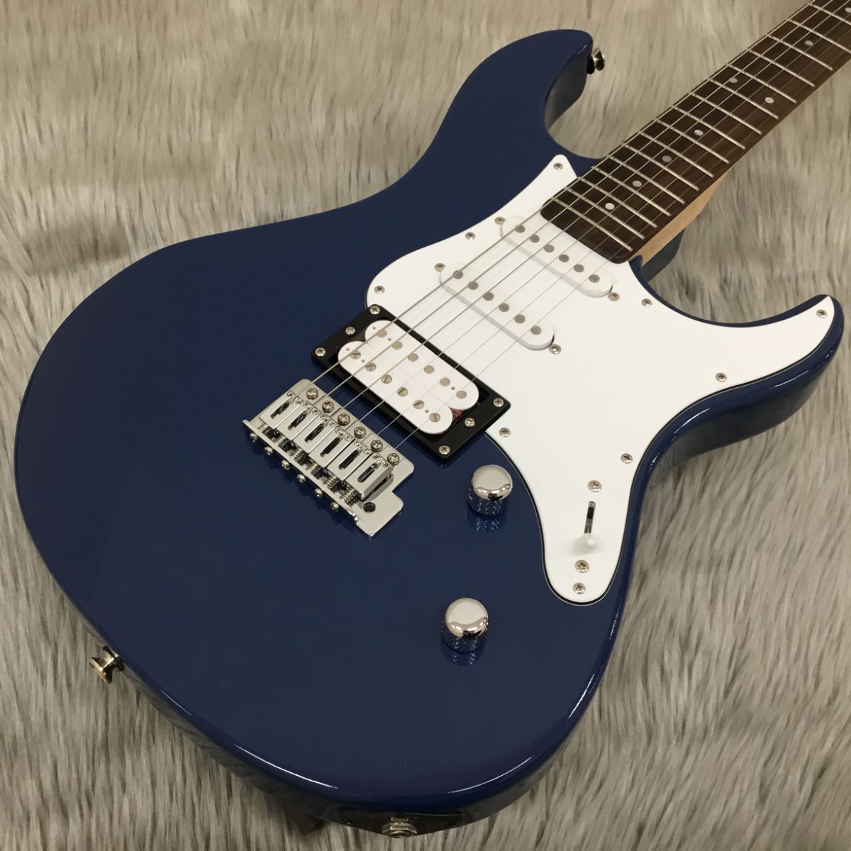エレキギター(傷有特価品)YAMAHA PAC112V UTB