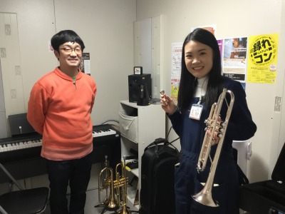 こんにちは！長崎駅前店スタッフの堀です！]]『音楽教室かわら版』では、イベントのこと、生徒さんのこと、先生のこと、スタッフのこと......教室にまつわるすべての情報を発信して参ります！]]本日はコレ！ *スタッフが体験レッスンを受けてみました！ 今回は、スタッフの武田がトランペット教室の体験を受け […]