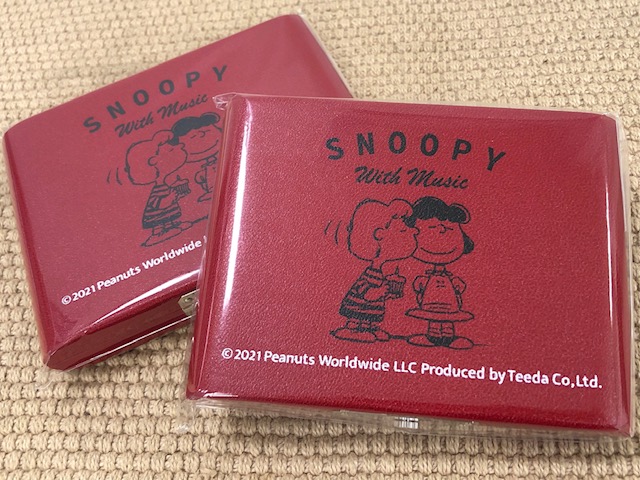 *SNOOPY WITH MUSICより限定デザイン「KISS」登場！ シュローダーとルーシーが可愛らしい限定デザインのリードケースが登場しました！内面は、スヌーピーとハートをあしらっていてさらに可愛さがアップ♪スヌーピー好きにはたまらないデザインです。 *デザインだけではなく、リードを保護する機能 […]