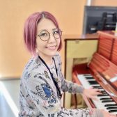 結婚式でご家族、ご友人の為に披露したい。当店へご相談ください【ピアノ弾き語り講師紹介】