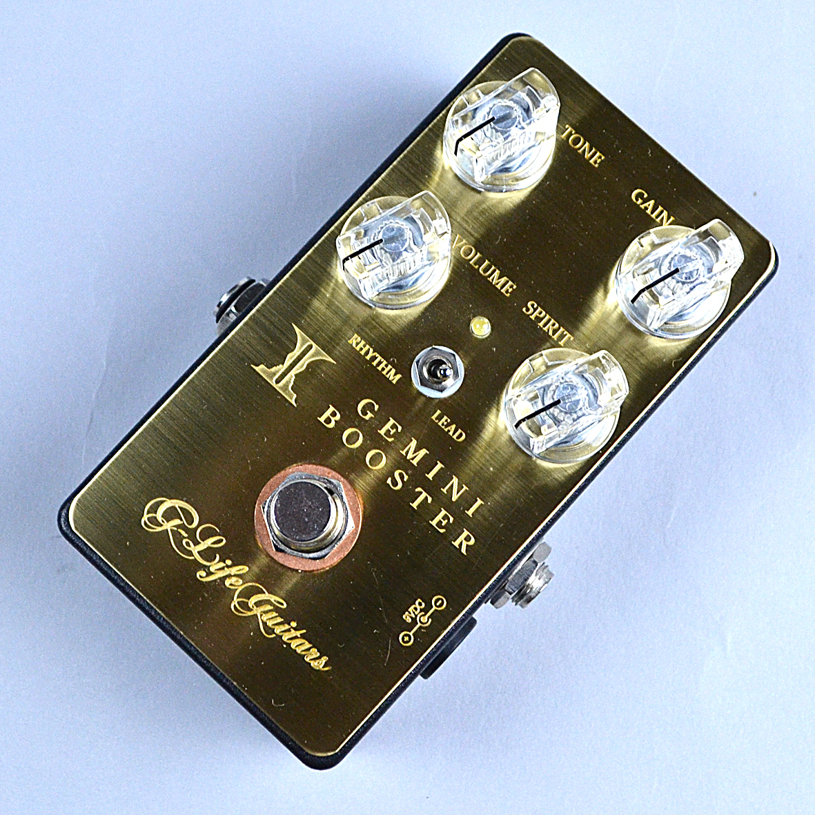 *G-Life Guitars GEMINI BOOSTER GEMINI BOOSTER ジェミ二ブースターはリード向き、バッキング向きの2種類のキャラクターを持つブースターです。 どちらも既に完成しているサウンドを損ねることなくパンチと粘りを与え、サウンドに磨きをかけます。 単体で使用する場合、 […]