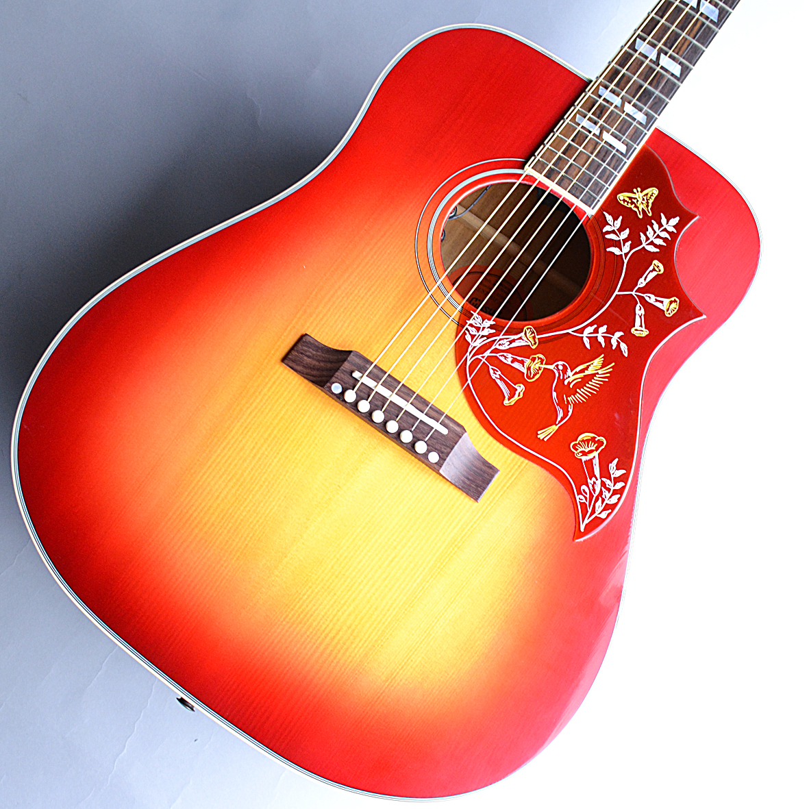 【入荷情報】Gibson Custom Shop – Hummingbird Red Spruce Vintage Cherry Sunburst