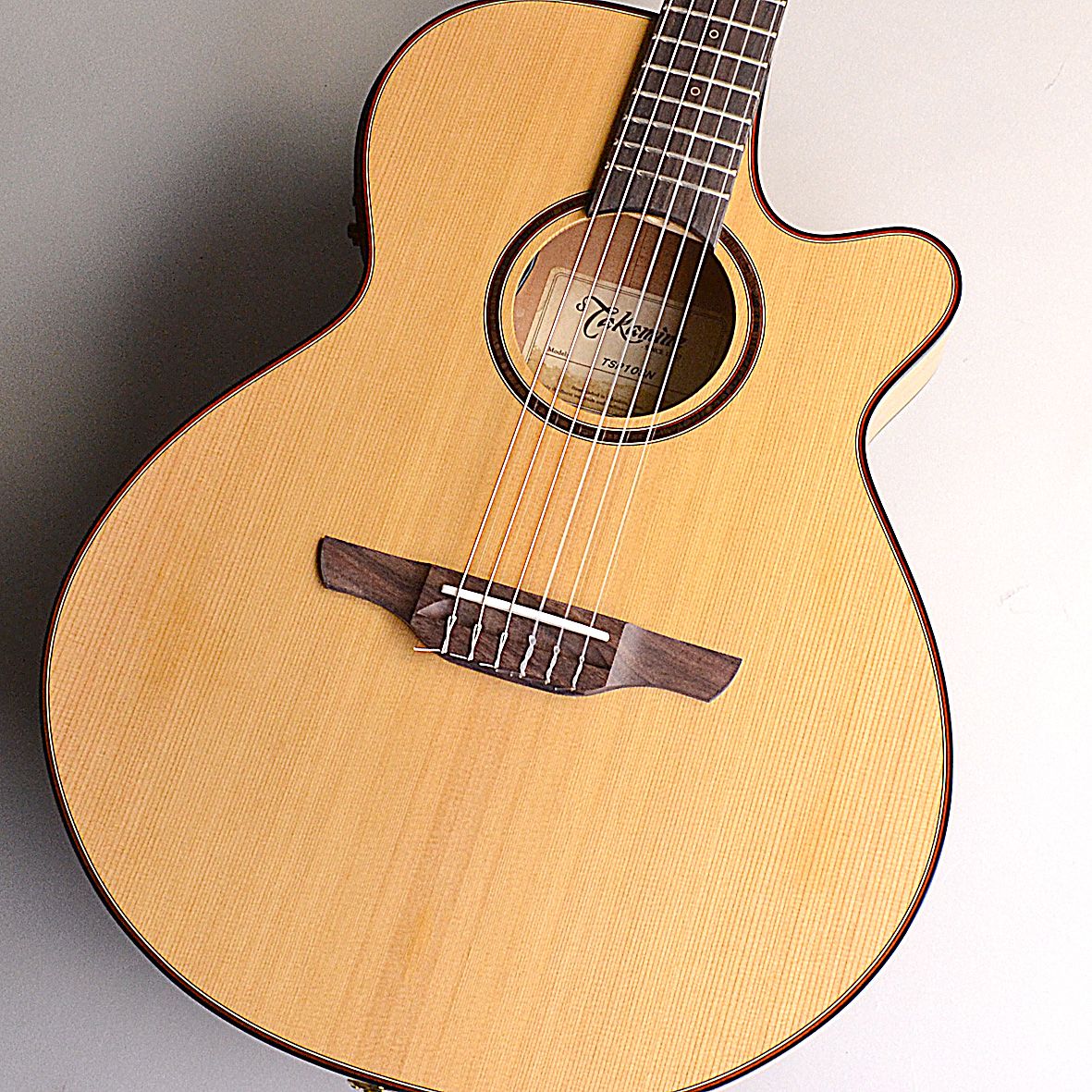 *TSP10SN |*ブランド|Takamine| |*型番|TSP10SN| |*商品の状態|新品| |*販売価格|[!￥134,000(税込)!]| |*ボディタイプ|エレガットギター| |*カラー|NAT| |*年式|2019| |*付属品|ソフトケース、保証書| 2018年の楽器ショーにおい […]