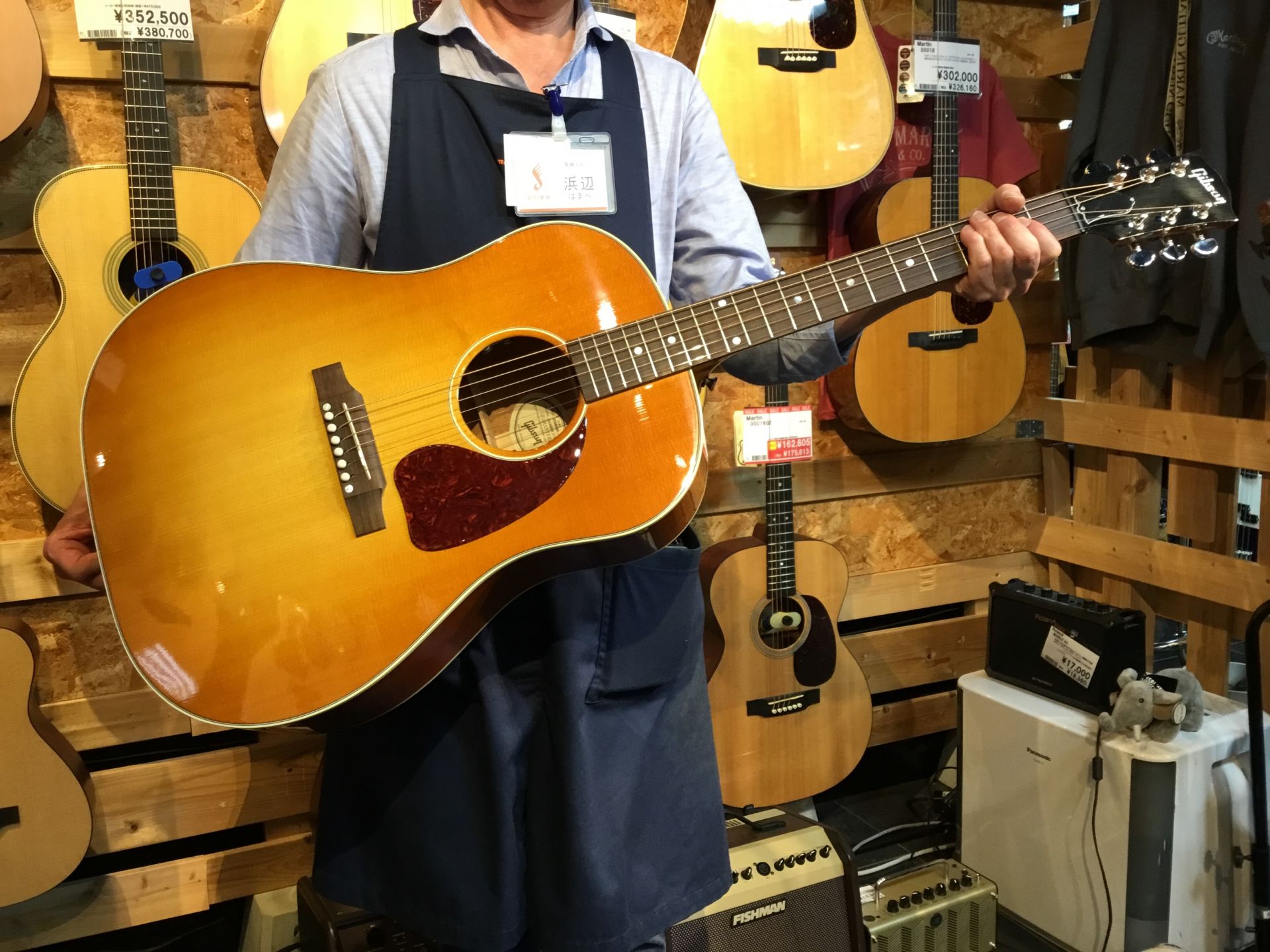 *"The Workhorse" の愛称で絶大な信頼を得ているベストセラー・モデル！ Gibsonの新製品「J-45 Standard HCS」が当店にも入荷しました！ コチラの商品は「J-45 Standard」の2019年モデルとなります！ 店頭では実際にお試しいただけます。 ぜひお気軽にご来店 […]