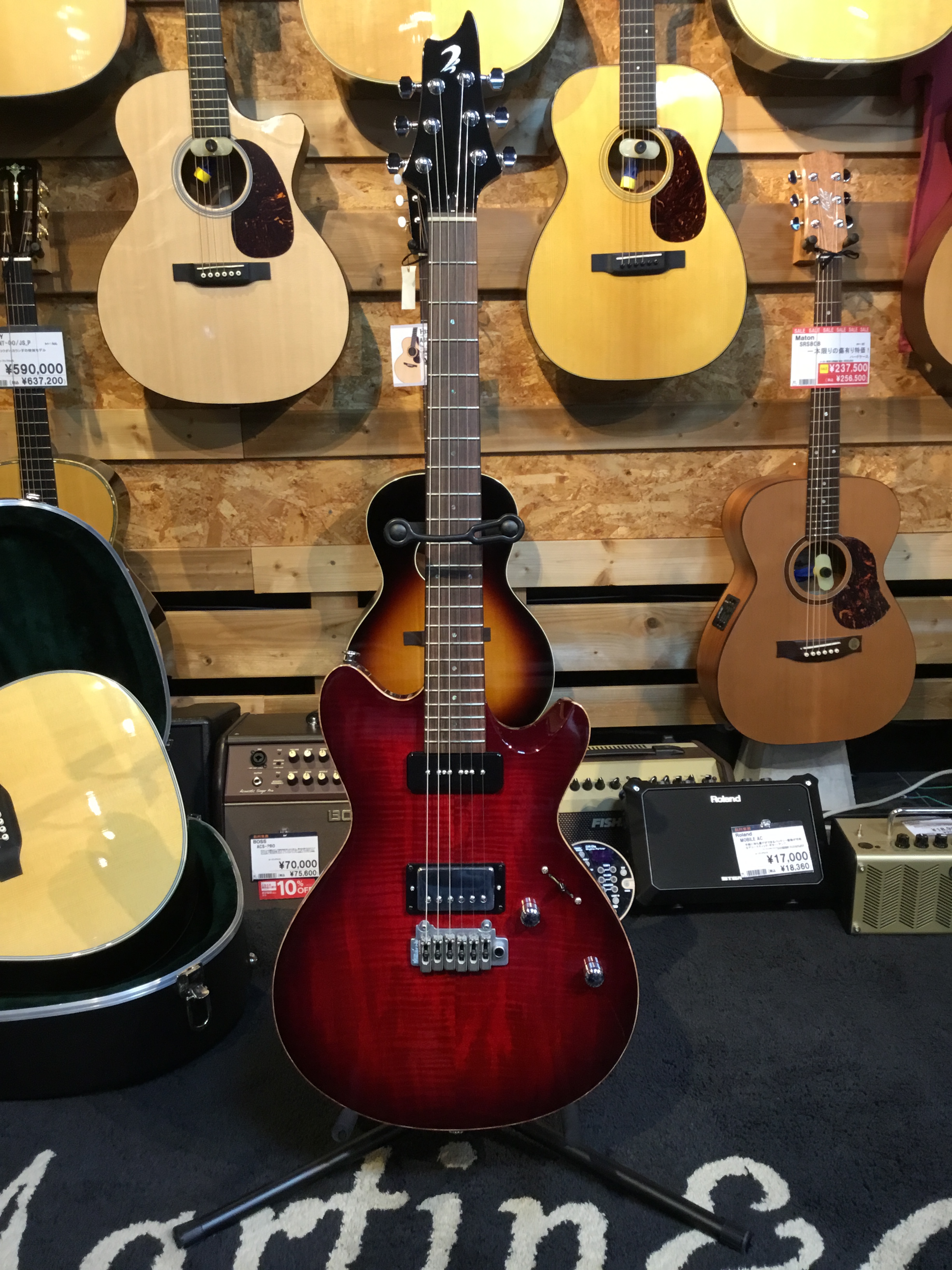 T’s Guitars Vena22/P90好評展示中です！