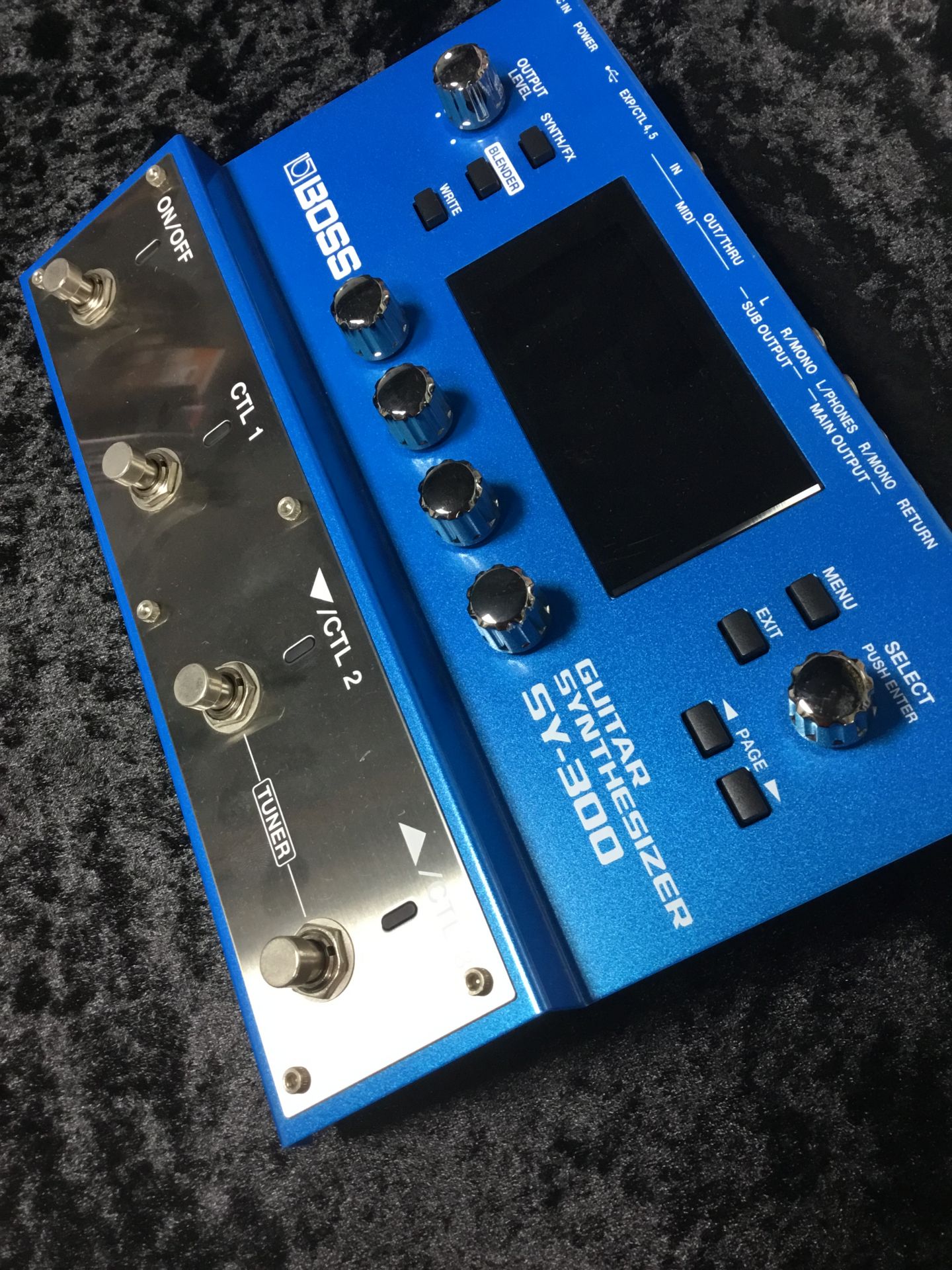 *無限に広がる音作りの可能性 【BOSS】の新製品【SY-300】が当店にもございます！ 通常のエフェクターと同じ標準プラグのケーブルを接続するだけで、表現力豊かなポリフォニック・シンセ・サウンドを演奏可能です！ レイテンシーが全く存在せず、ギターの細かい演奏表現もダイレクトに反映する今までにない高 […]