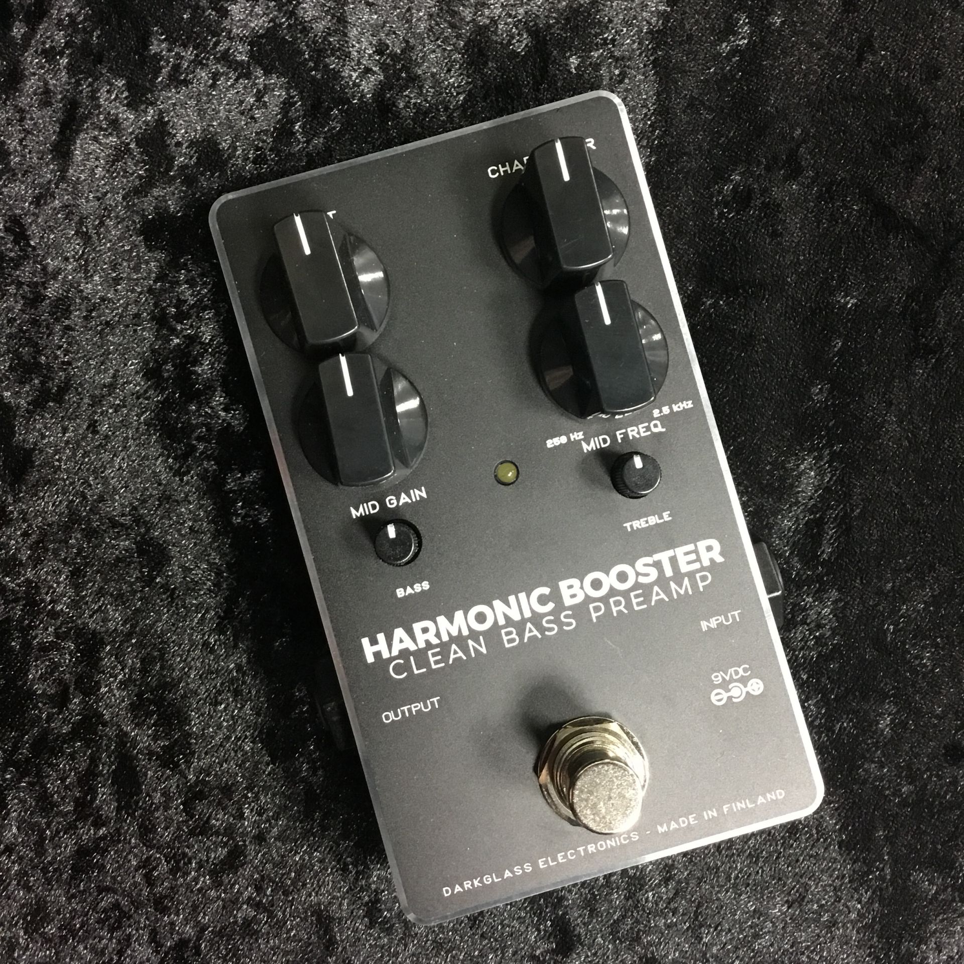 *Harmonic Booster復刻 【Darkglass Electronics】の新製品【Harmonic Booster 2.0】が当店にも入荷しました！ ディストーション回路をデザインする過程で育まれた、倍音のコントロール技術とフィルタリング技術を応用したブースターにフレキシブルなイコライ […]