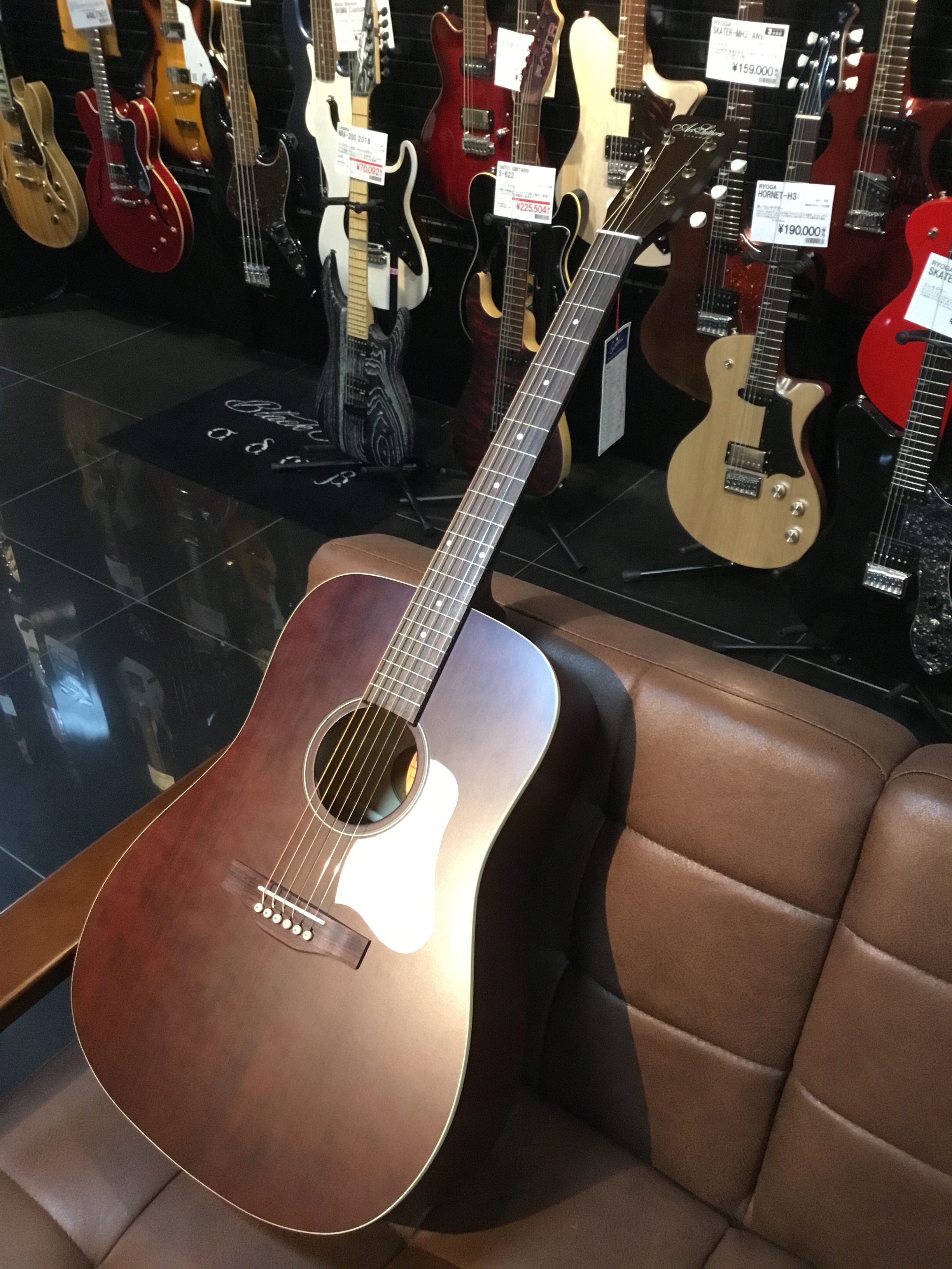 【新入荷】ART & LUTHERIE Americana Q1T