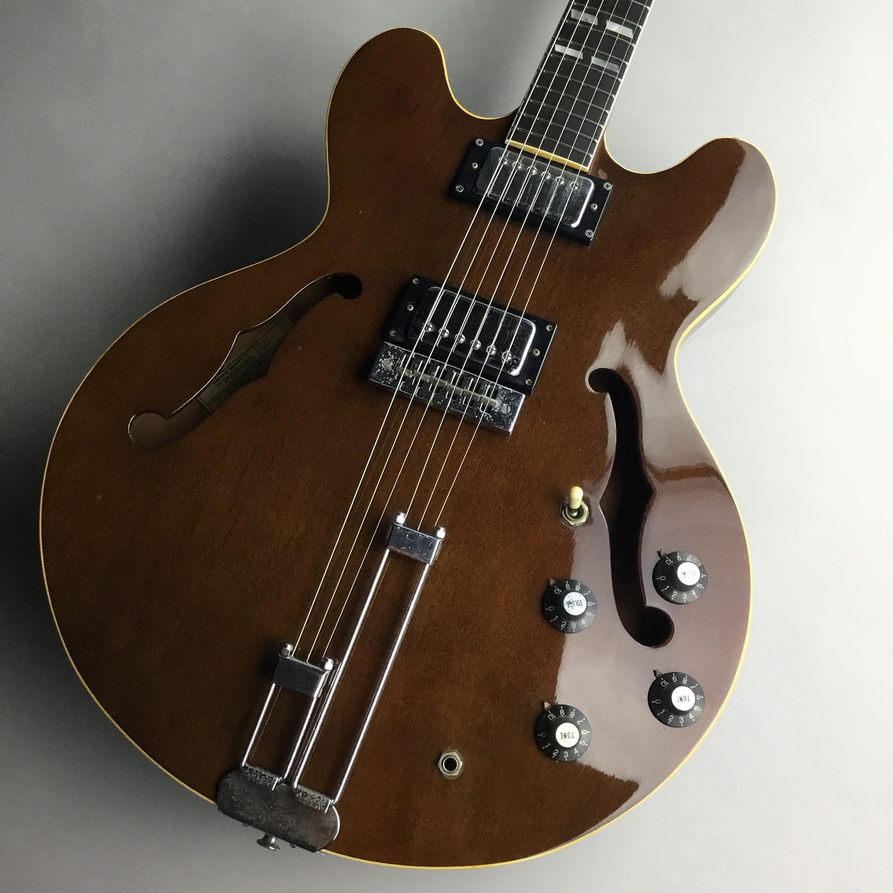 *1970年代の希少な日本製モデルが入荷！ **商品概要 1970年代のRIVIERAが入荷しました。牛骨ナット交換、リフレット済でネックコンディションは問題ありません。]]日本製らしいまろやか輪郭のあるサウンドが魅力です。 **商品状態 【状態】 ・キズ・使用感：使用感による傷があります。穴修正痕 […]