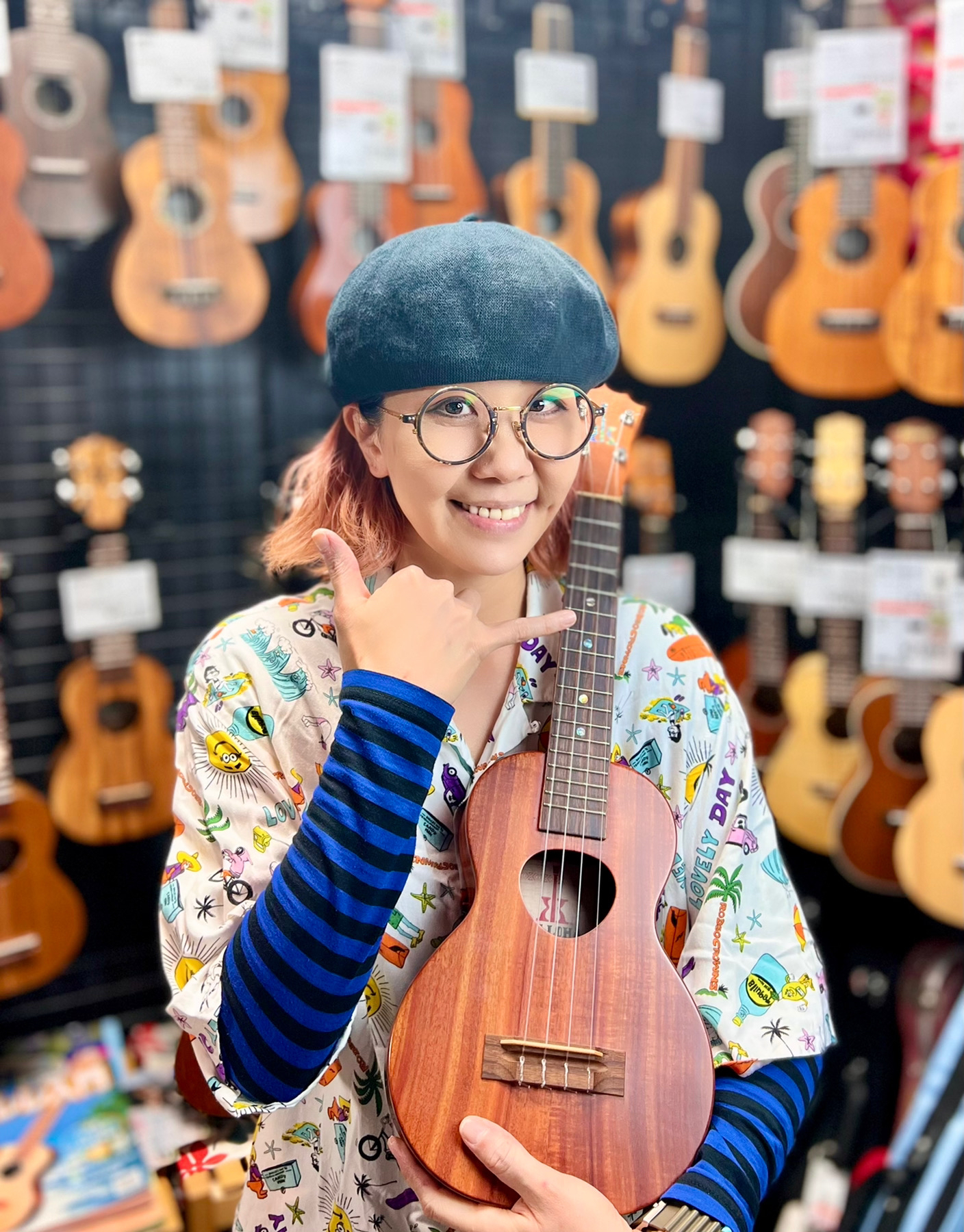 CONTENTSNaomi（なおみ）　担当曜日:水・木・日曜日講師プロフィールウクレレ教室詳細お問合せNaomi（なおみ）　担当曜日:水・木・日曜日 長崎浜町店に待望のウクレレ教室、開講です！！小さくて持ち運びしやすいボディで奏でる南国サウンドは、弾いていても癒されます。ご自宅で練習しやすいのも魅力 […]