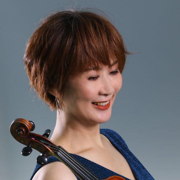 7月6日(日)13:30～16:30<br />
井川 愛先生<br />
<br />
◆プロフィール<br />
3歳よりヴァイオリンを始める。<br />
これまでに学校や施設での訪問コンサートや親子向けコンサートの企画など多数のコンサートに出演。<br />
また、ヴィオラを所持し、室内楽の演奏活動も行っている。