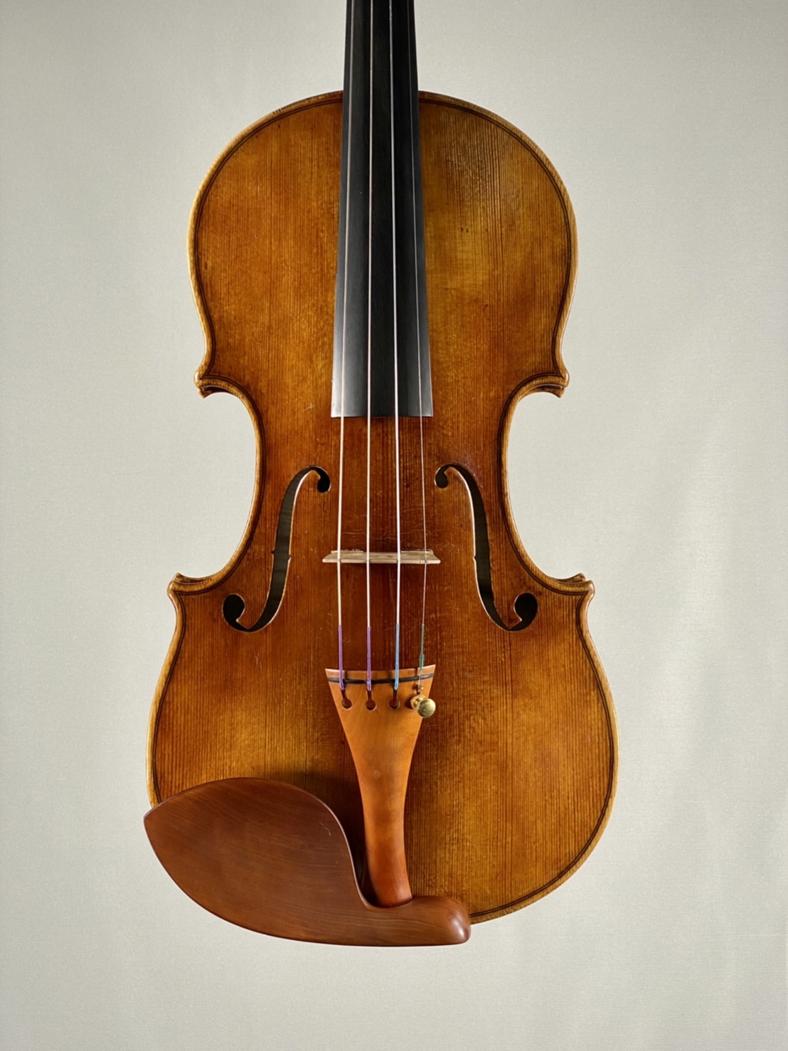 今年の冬も『弦楽器フェスタ2025in名古屋』を開催いたします！名古屋会場は、2025年11月28日(金)～11月30日(日)の3日間、ららぽーと名古屋みなとアクルス店にて開催します♪ こちらのページでは、今回のフェスタに来る予定の商材の製作家の方をご紹介してまいります！ CONTENTSProfi […]