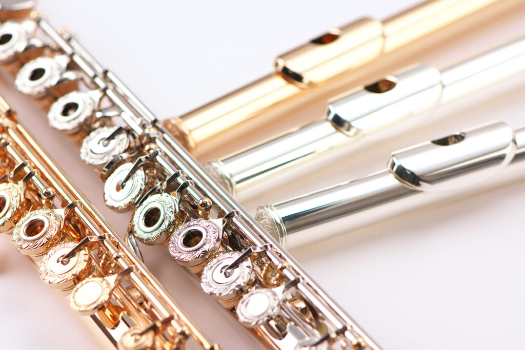 メーカーより発表があり、昨今の原料費や関連コストの高騰を受け、2026年1月21日(水)より商品の価格を改定させていただくことになりました。管楽器本体、頭部管やケースなども値上がりの対象となっています。当店では、店頭に展示していないフルートのお取り寄せも承っております。オフセット/インライン、C足部 [&hellip;]