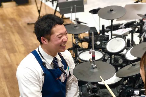 スタッフ写真 ドラム・DTM・シンセ・PA・WEB 西野
