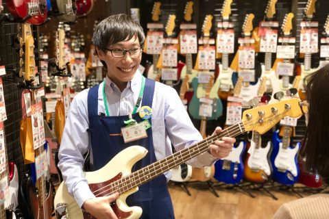 スタッフ写真 副店長(エレキギター・ベース・エフェクターなど) 森下