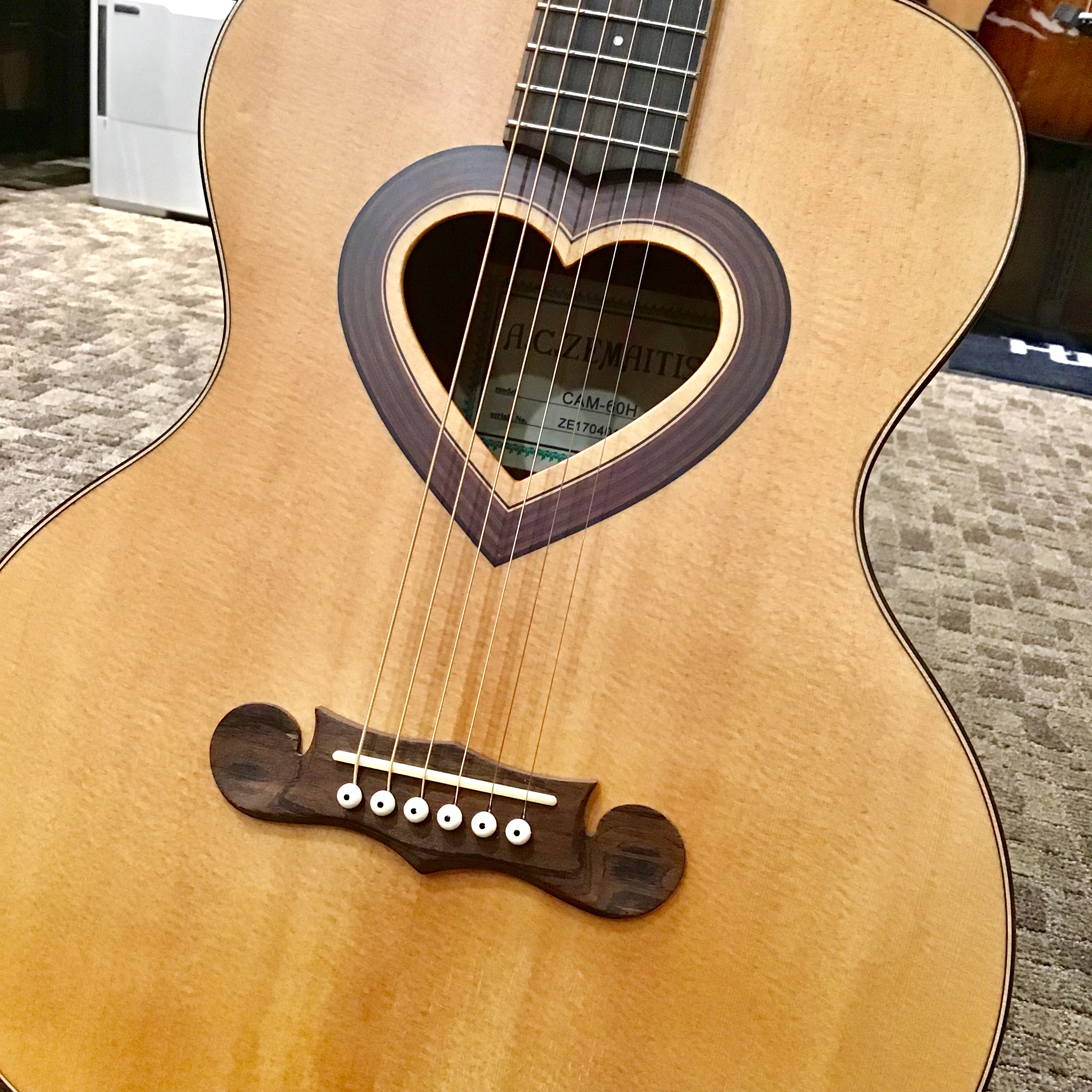 ハートのアコギ Zemaitisのとっても可愛いミニギターが入荷しました 名古屋mozoオーパ店 店舗情報 島村楽器