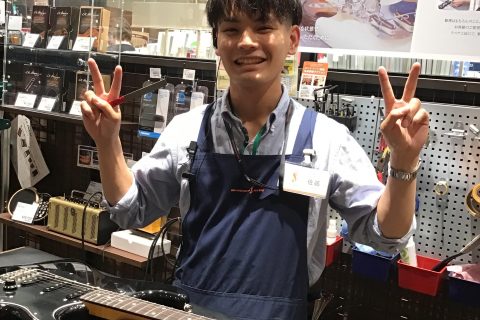 スタッフ写真 ギターリペア・修理 佐藤
