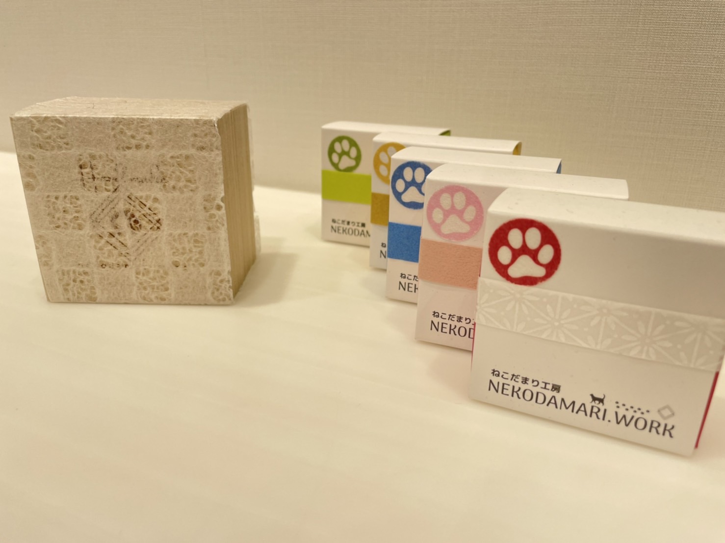 皆さんこんにちは！島村楽器 名古屋mozoオーパ店ギターアクセサリー担当の長縄です！ねこだまり工房蜜蝋ワックス、香りの蜜蝋ワックス、クラシック蜜蝋ワックス各種取り扱い中です！これから梅雨に差し掛かり楽器のコンディションが変わりやすくなりますので、今のうちにしっかりケアしておきましょう。・担当スタッフ […]