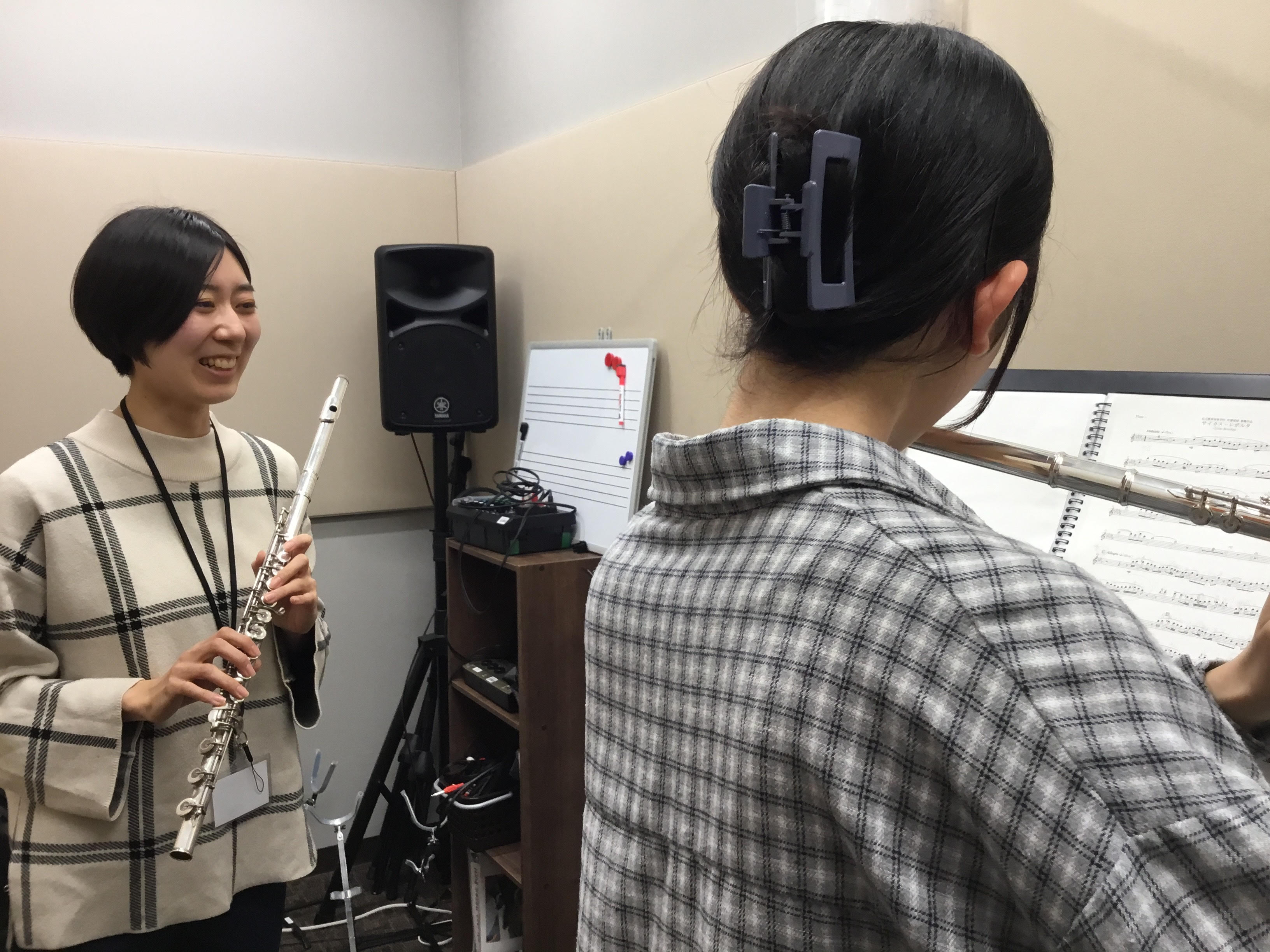 CONTENTS山岸先生にインタビューレッスン詳細体験レッスンご予約受付中！お問い合わせ山岸先生にインタビュー Q1.音楽はまったく初めてです。どのようにレッスンを進めていきますか？ まずは楽器の使い方と出しやすい音から始めます。リズムや音符は分かりやすい物から順番に得意な所、苦手な所は人それぞれな […]