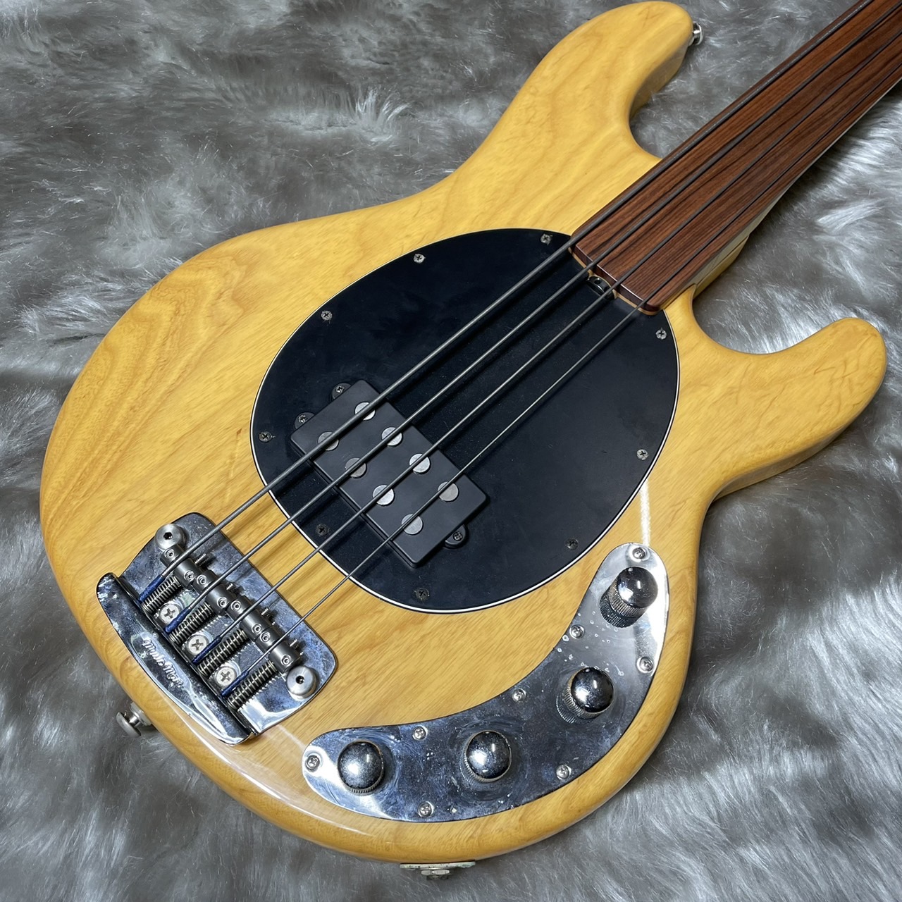 エレキベースMusicman/StingRayFletless【SoldOut!】