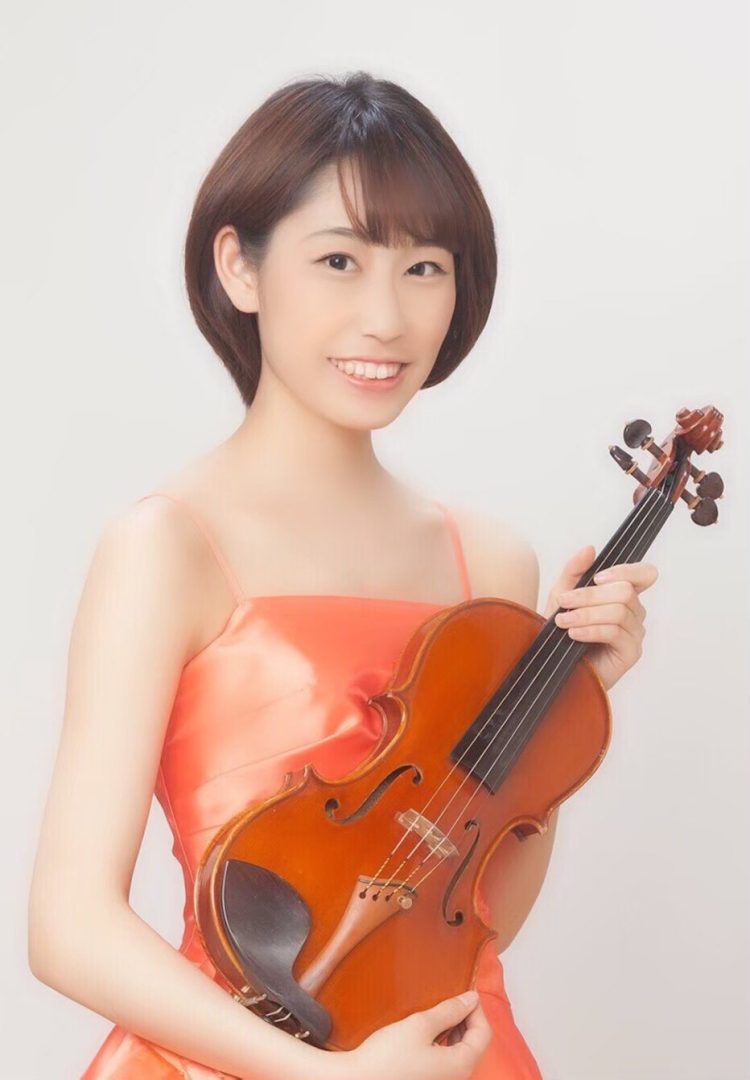 (月)バイオリン講師小関 杏奈(おぜき あんな)